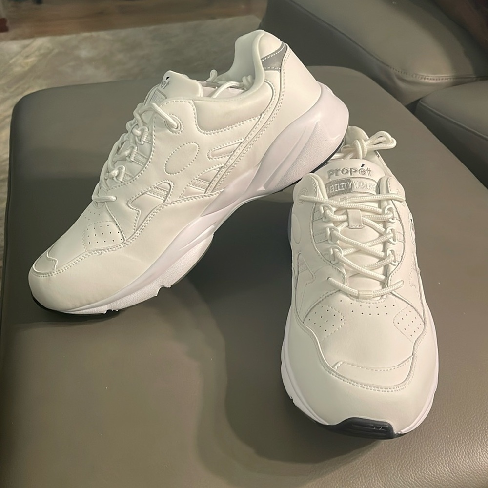 BRAND NEW Women’s White Propét Stability Walker tennis shoes